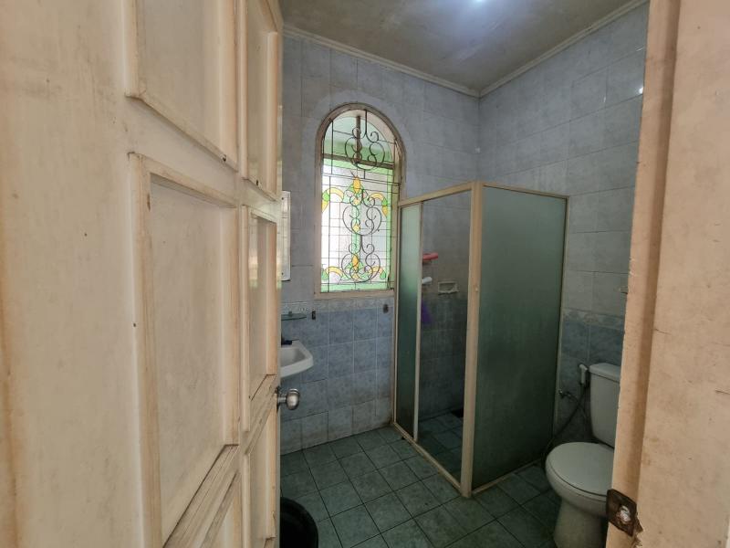 Kamar Mandi Bersama 4